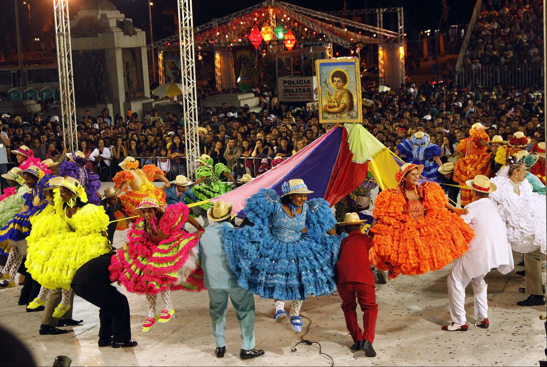 Festas juninas em Belo Horizonte têm como destaques os arraias onde quadrilhas se apresentam